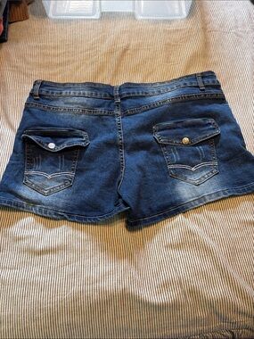Amazon Women's Dark Wash Denim Pocket Shorts